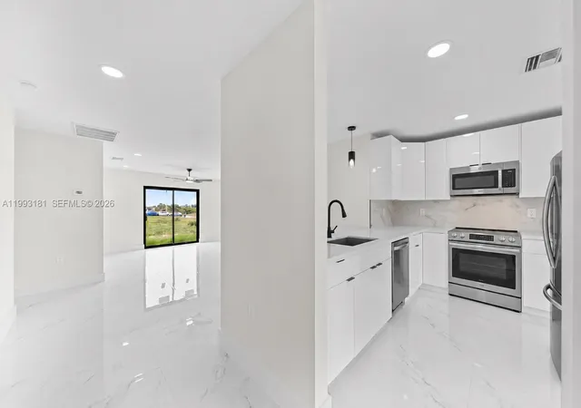 Homes for sale in Lehigh Acres, FL | 2501 E 15Th St, Lehigh Acres, FL 33972 | MLS# A11993181