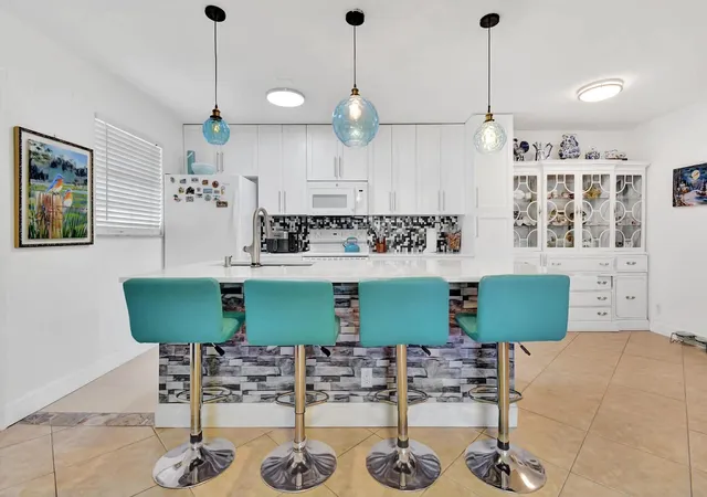 2nd image of 1232 Club Dr W #D, Delray Beach, FL 33445 | MLS# B26009761