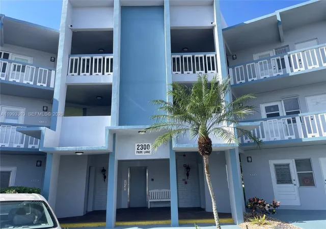 2nd image of 2300 Park Ln #208, Hollywood, FL 33021 | MLS# A11993319
