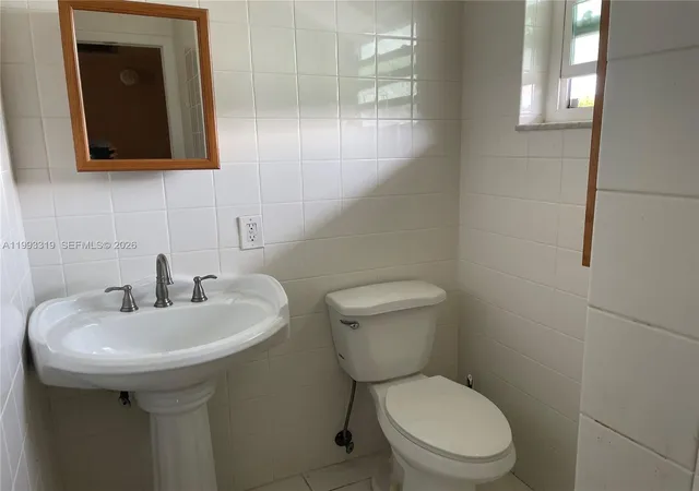 5th image of 2300 Park Ln #208, Hollywood, FL 33021 | MLS# A11993319