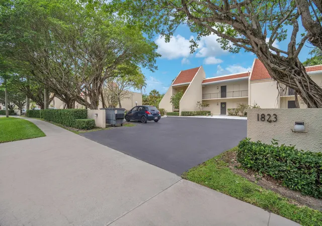 Photo 2 of Condo for sale at 1823 Presidential Way #E101, West Palm Beach, FL 33401 | MLS# B26009981 | Listing updated on 2026-09-23