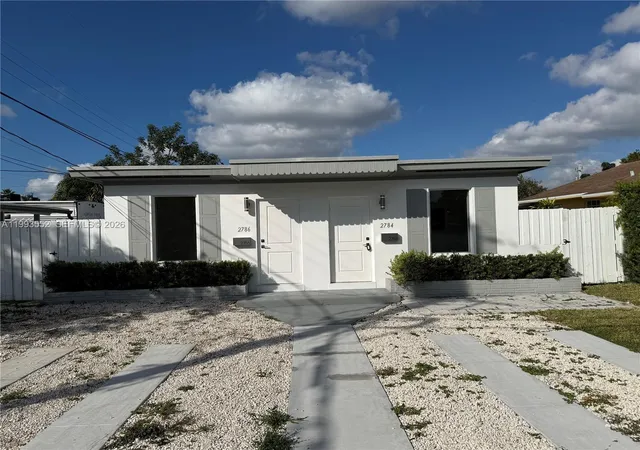 Homes for sale in Miami, FL | 2784 Sw 31st Pl, Miami, FL 33133 | MLS# A11993552