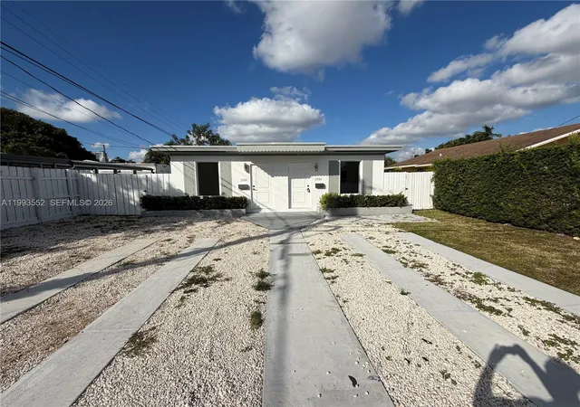 Homes for sale in Miami, FL | 2784 Sw 31st Pl, Miami, FL 33133 | MLS# A11993552