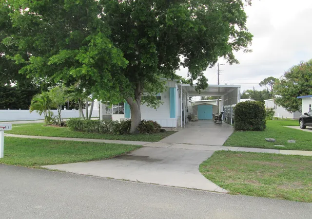 Photo 2 of Sale Pending at 4261 Meadow View Dr, Boynton Beach, FL 33436 | MLS# B26010033 | Listing updated on 2026-10-07