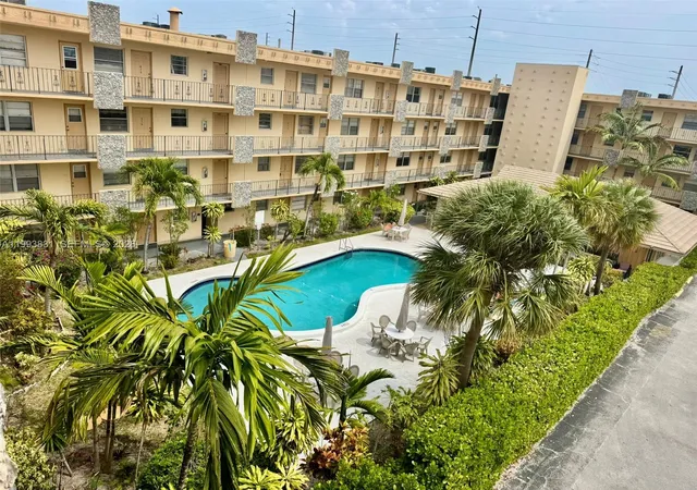 2nd image of 2145 Pierce St #403, Hollywood, FL 33020 | MLS# A11993831
