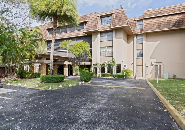 Homes for sale in Miami, FL | 665 Ne 195th St #222, Miami, FL 33179 | MLS# A11991928