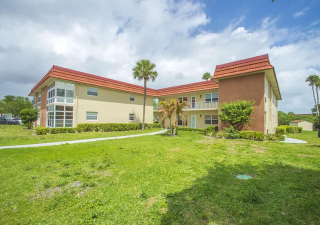 Condo for sale at 66 Woodland Dr #204, Vero Beach, FL 32962 | MLS# B26010272 | Listing updated on 2026-10-07