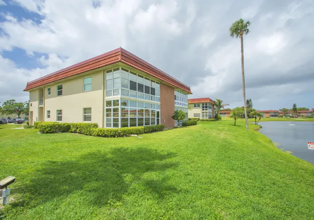 Condo for sale at 66 Woodland Dr #204, Vero Beach, FL 32962 | MLS# B26010272 | Listing updated on 2026-10-07