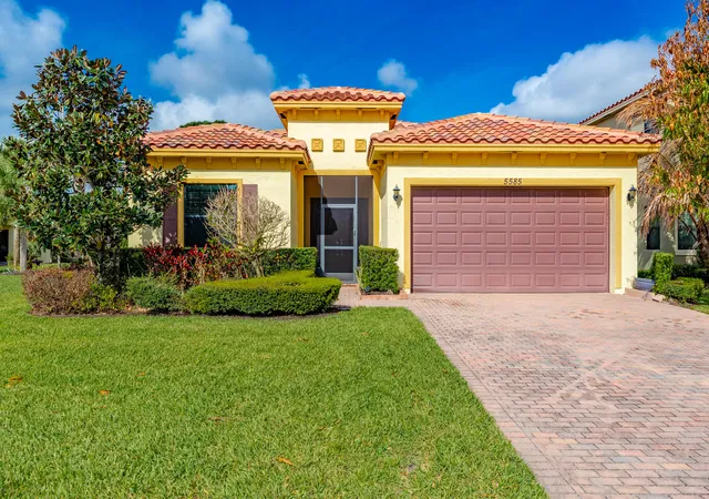 Photo 1 of Single family home for sale at 5585 40th Avenue, Vero Beach, FL 32967 | MLS# B26010306 | Listing updated on 2026-10-08