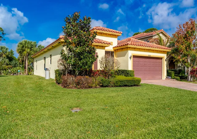 Photo 2 of Single family home for sale at 5585 40th Avenue, Vero Beach, FL 32967 | MLS# B26010306 | Listing updated on 2026-10-08