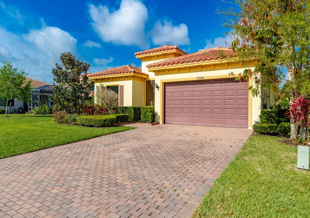 Photo 3 of Single family home for sale at 5585 40th Avenue, Vero Beach, FL 32967 | MLS# B26010306 | Listing updated on 2026-10-08