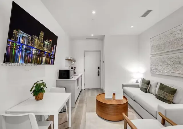 2nd image of 229 Sw 9Th St #202, Miami, FL 33130 | MLS# A11992813