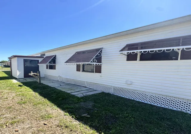 Photo 3 of Manufactured home for sale at 37 San Roberto, Fort Pierce, FL 34951 | MLS# B26010432 | Listing updated on 2026-09-23