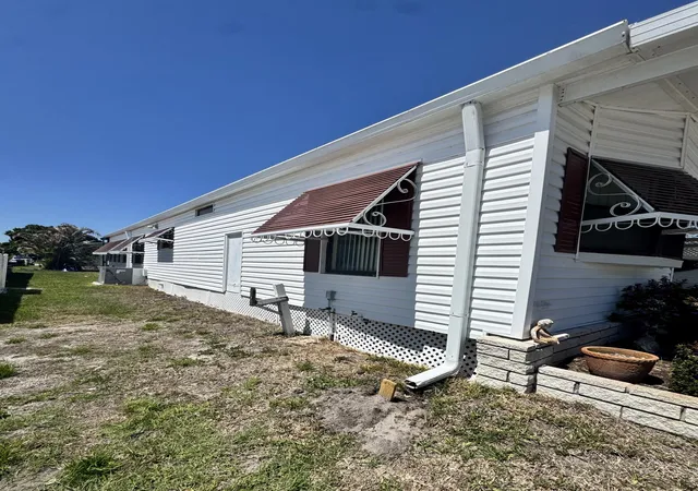 Photo 4 of Manufactured home for sale at 37 San Roberto, Fort Pierce, FL 34951 | MLS# B26010432 | Listing updated on 2026-09-23