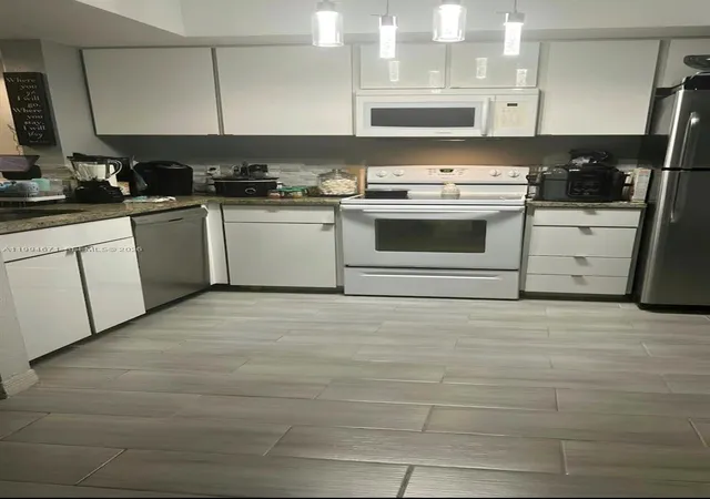 5th image of 705 Sw 148Th Ave #202, Sunrise, FL 33325 | MLS# A11994671