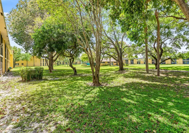 23rd image of 507 Meadows Cir, Boynton Beach, FL 33436 | MLS# B26010896