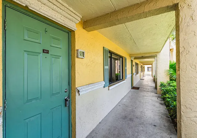 2nd image of 507 Meadows Cir, Boynton Beach, FL 33436 | MLS# B26010896
