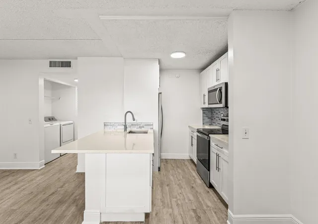 4th image of 507 Meadows Cir, Boynton Beach, FL 33436 | MLS# B26010896