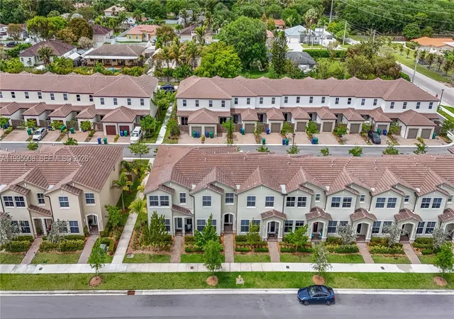 38th image of 26442 Sw 148 Ct #26442, Princeton, FL 33032 | MLS# A11995008