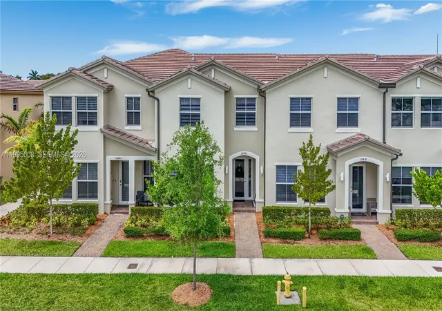 3rd image of 26442 Sw 148 Ct #26442, Princeton, FL 33032 | MLS# A11995008