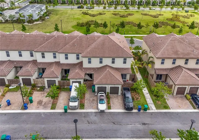 4th image of 26442 Sw 148 Ct #26442, Princeton, FL 33032 | MLS# A11995008