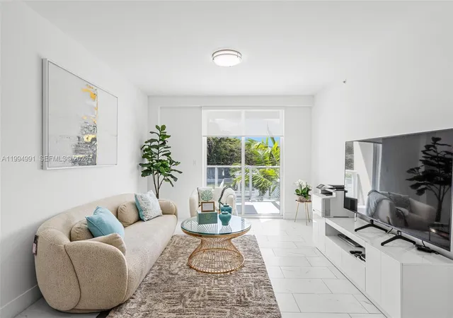 3rd image of 1850 Monroe St #205, Hollywood, FL 33020 | MLS# A11994991