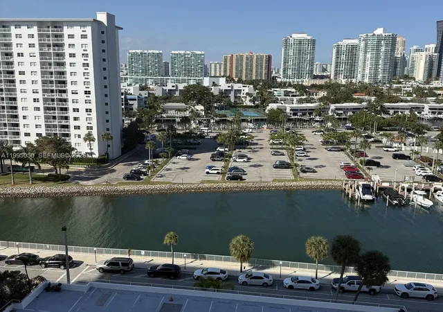 3rd image of 500 Bayview Dr #1031, Sunny Isles Beach, FL 33160 | MLS# A11995050