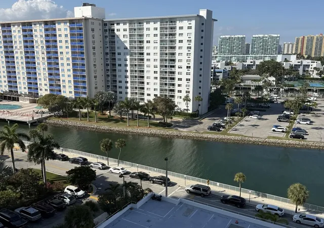 5th image of 500 Bayview Dr #1031, Sunny Isles Beach, FL 33160 | MLS# A11995050