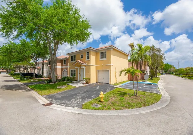 3rd image of 10 Nw 110Th Ave, Plantation, FL 33324 | MLS# A11974117