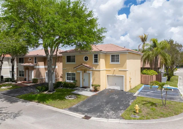 5th image of 10 Nw 110Th Ave, Plantation, FL 33324 | MLS# A11974117