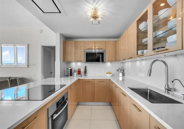 3rd image of 6899 Collins Ave #2403, Miami Beach, FL 33141 | MLS# A11979521