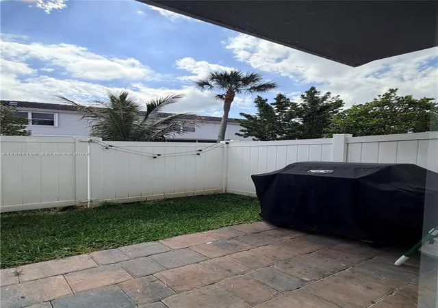 42nd image of 181 Sw 170th Ave, Pembroke Pines, FL 33027 | MLS# A11995166