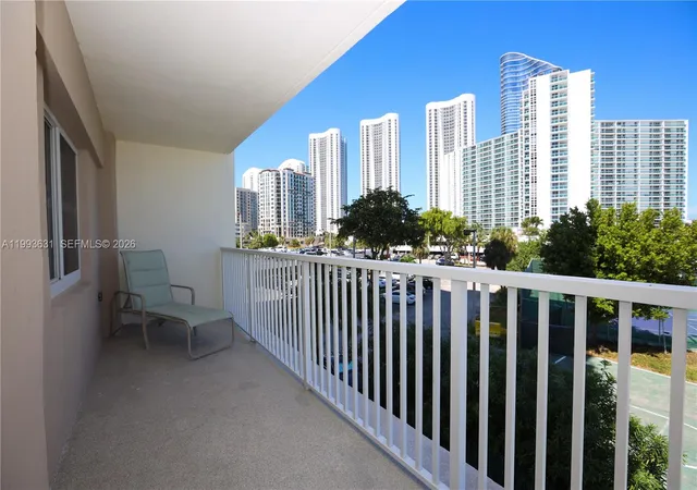 2nd image of 300 Bayview Dr #216, Sunny Isles Beach, FL 33160 | MLS# A11993631
