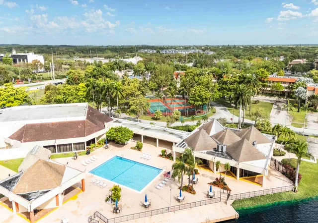 27th image of 2800 Sunrise Lakes Dr W #Apt 301, Sunrise, FL 33322 | MLS# B26011432