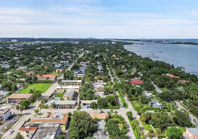 28th image of 1331 S Palmway, Lake Worth Beach, FL 33460 | MLS# B26011504