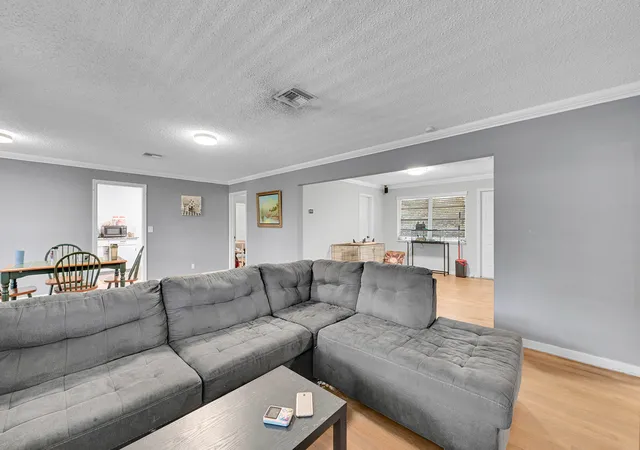 3rd image of 1331 S Palmway, Lake Worth Beach, FL 33460 | MLS# B26011504