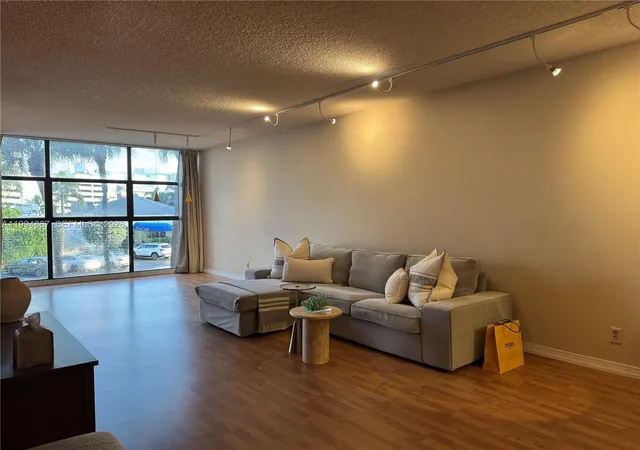 2nd image of 600 Parkview Dr #222, Hallandale Beach, FL 33009 | MLS# A11994867