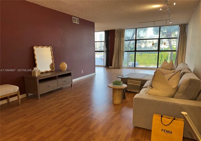 4th image of 600 Parkview Dr #222, Hallandale Beach, FL 33009 | MLS# A11994867