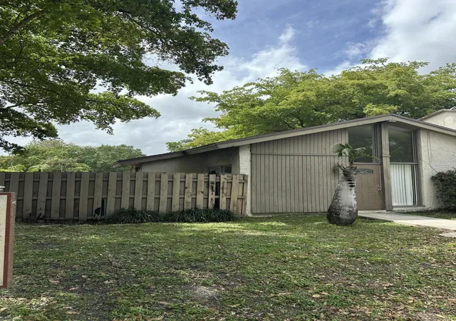 Homes for sale in Plantation, FL | 7275 W Sunrise Blvd #7275l, Plantation, FL 33313 | MLS# B26011563