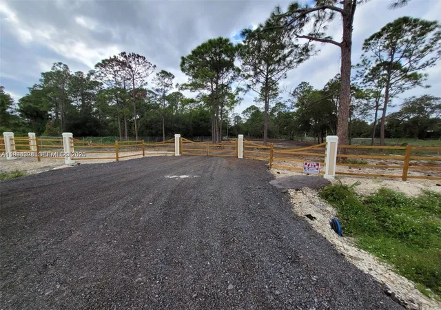 1st image of 610 S Quebrada St, Clewiston, FL 33440 | MLS# A11994308