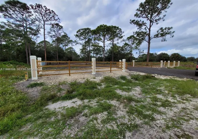 2nd image of 610 S Quebrada St, Clewiston, FL 33440 | MLS# A11994308