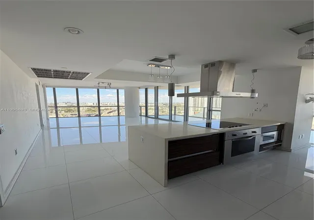 3rd image of 1100 Biscayne Blvd #2605, Miami, FL 33132 | MLS# A11995695