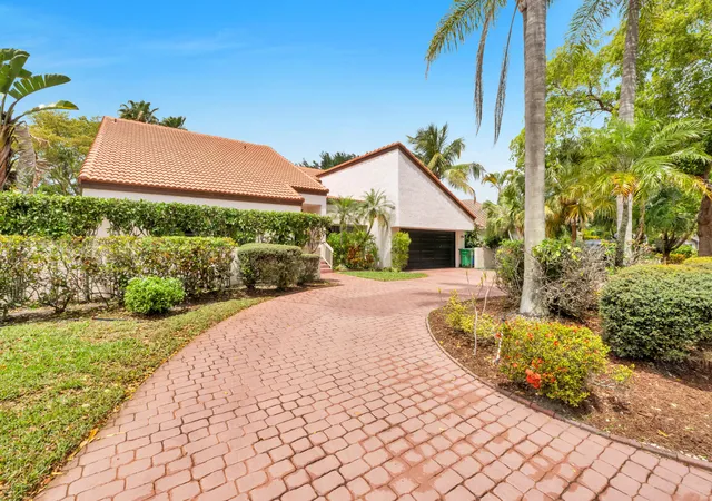 Photo 3 of Single family home for sale at 5040 Nw 88th Lane, Coral Springs, FL 33067 | MLS# B26011781 | Listing updated on 2026-09-27
