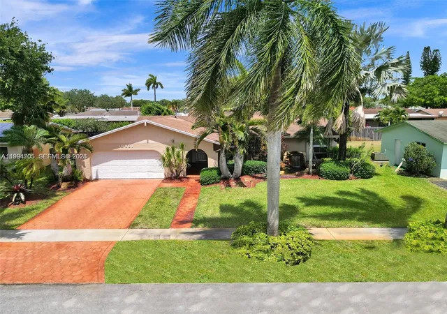 4th image of 10961 Nw 16th Ct, Pembroke Pines, FL 33026 | MLS# A11994705