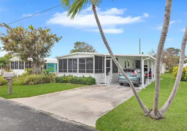 1st image of 812 S Silver Cir, Key Largo, FL 33037 | MLS# A11995937