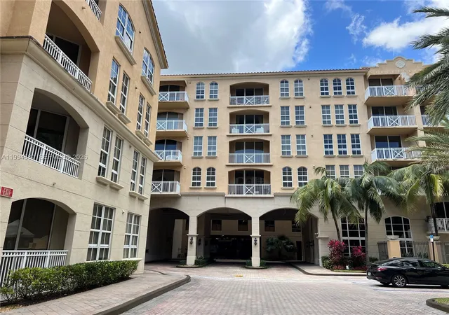 3rd image of 3001 Ne 185Th St #122, Miami, FL 33180 | MLS# A11994589