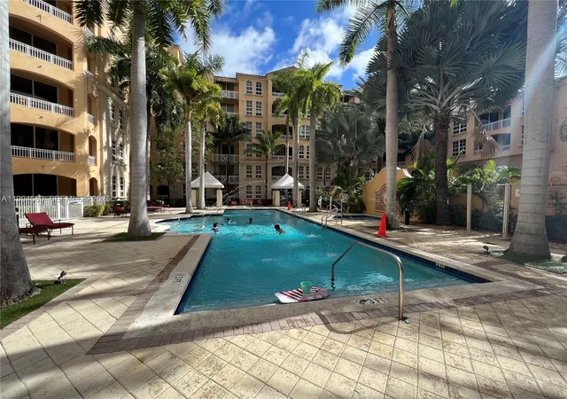 5th image of 3001 Ne 185Th St #122, Miami, FL 33180 | MLS# A11994589