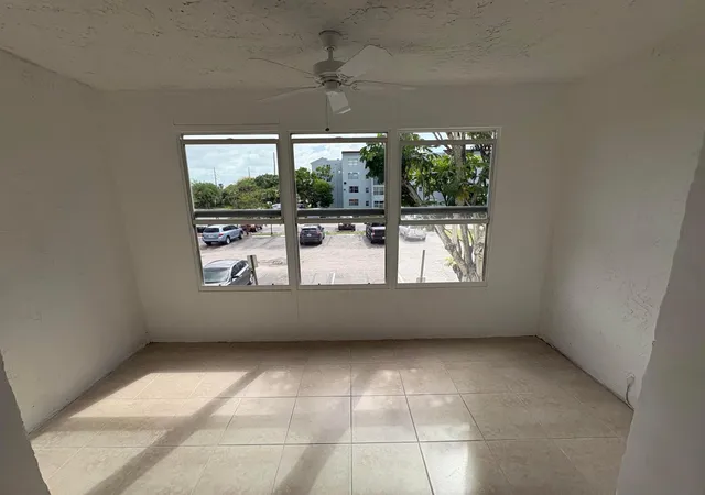 Listing Photo 4 - Condo for sale in building located at 2850 Somerset Dr, Lauderdale Lakes, FL 33311 - Unit #208l