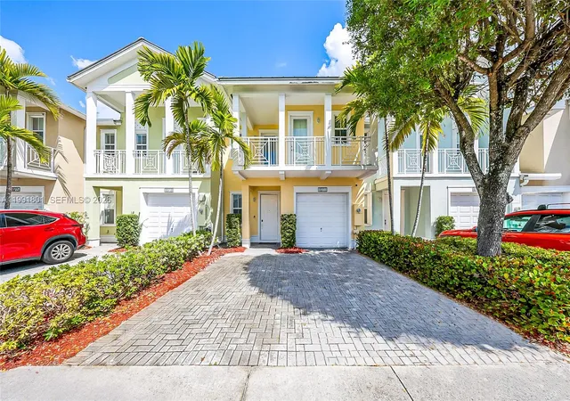 1st image of 10711 Nw 75th Ln, Doral, FL 33178 | MLS# A11991801