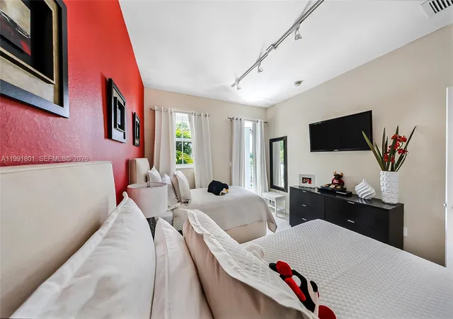 44th image of 10711 Nw 75th Ln, Doral, FL 33178 | MLS# A11991801